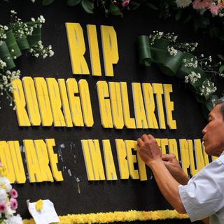 Une gerbe en souvenir du Brésilien exécuté, exhibée lors de sont service funéraire à Jakarta. [EPA/Keystone - Bagus Indahono]