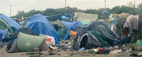 La "jungle" de Calais. [Twitter - Nicolae Schiau]