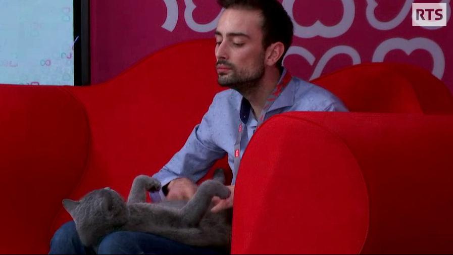 Jonas Schneiter et Didier le chat. [RTS]