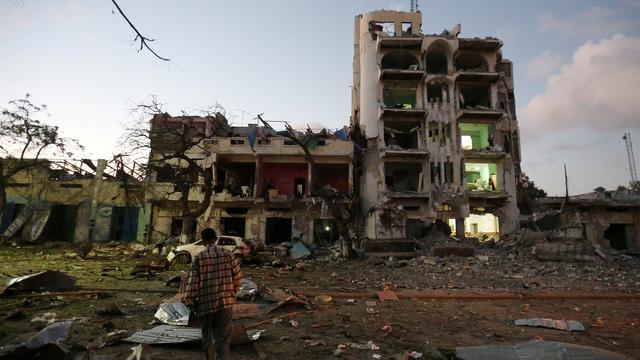 Les ruines de l'hôtel Ambassador après l'attaque. [Feisal Omar]