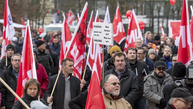 Près de 500 personnes ont répondu présent à l'appel des syndicats [Alexandra Wey]