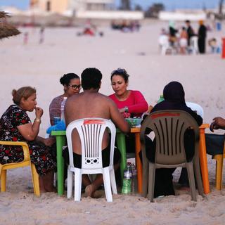 Famille tunisienne rompant le jeûne pendant le mois de ramadan. [Mohamed Messara]