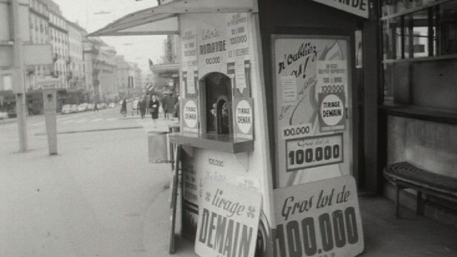 Kiosque de la Loterie Romande en 1969. [RTS]