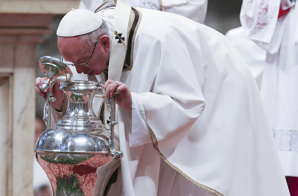 Il est de tradition catholique que, le soir du Jeudi saint, le célébrant lave les pieds de 12 personnes, comme le Christ avec ses disciples. [Reuters - Stefano Rellandini]