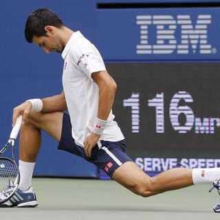 Novak Djokovic, tout en étirements. [Ray Stubblebine]