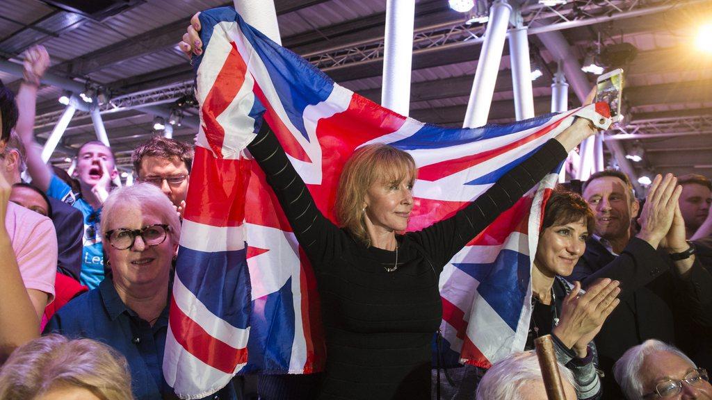 Des supporters du Brexit lors d'un meeting animé par l'ancien maire de Londres Boris Johnson. [EPA/Keystone - Will Oliver]