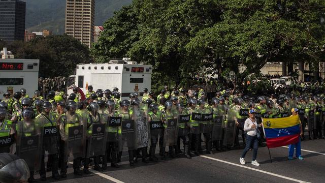 Les forces de l'ordre se sont opposées mercredi aux manifestants réclamant le départ du président Nicolas Maduro. [EPA/Keystone - Miguel Gutierez]