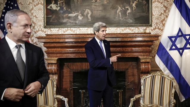 Benjamin Netanyahu et John Kerry photographiés lors d'une rencontre à Rome en juin dernier. [Giuseppe Lami]