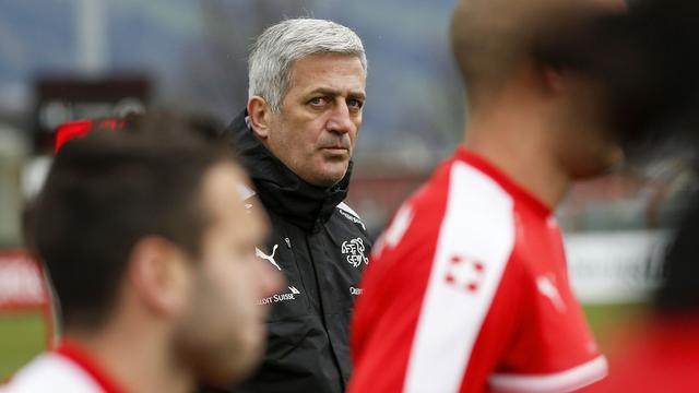 L'équipe suisse de football et son entraîneur Vladimir Petkovic affrontent mardi la Bosnie-Herzégovine en match amical. [Keystone - Patrick B. Kraemer]