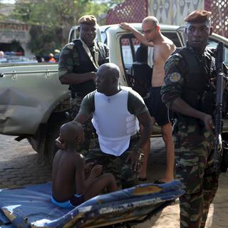 Les forces de sécurité ivoiriennes à Grand-Bassam. [Joe Penney]