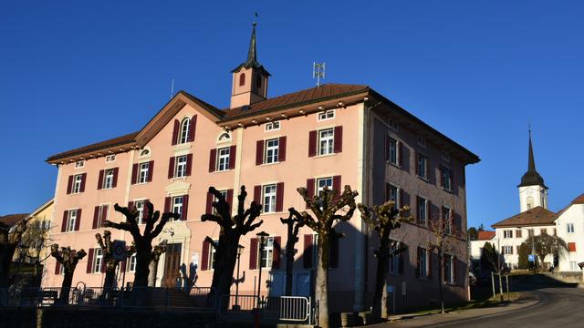 Le bâtiment de l'administration communale et cantonale aux Breuleux. [RS - Gaël Klein]