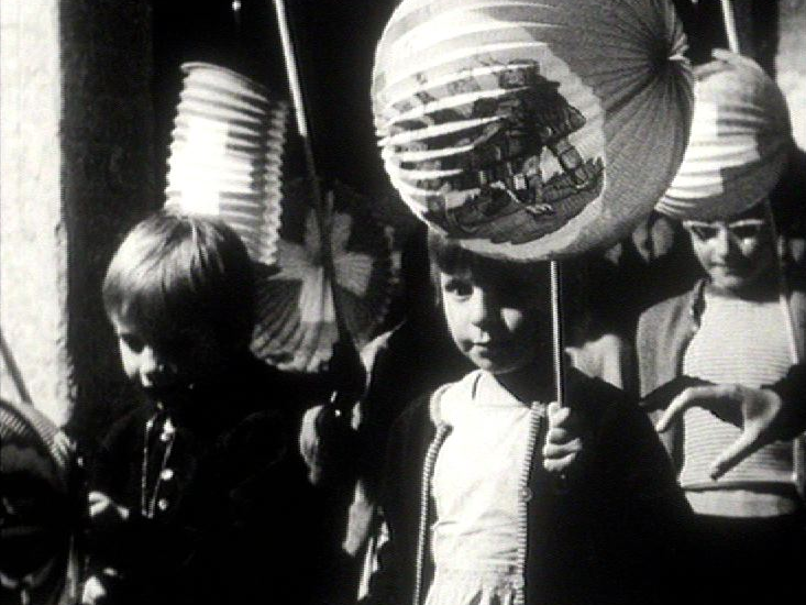 Enfants aux lampions, Suisse, années 1960. [RTS]