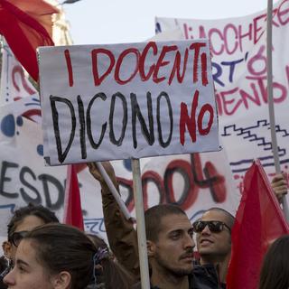 Manifestation à Naples contre la réforme constitutionnelle et le Premier ministre italien Matteo Renzi. [Anadolu/AFP - Stringer]