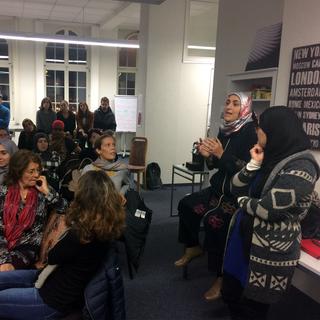 Un colloque a réuni femmes voilées et employeurs à Bienne. [RTS - Alain Arnaud]