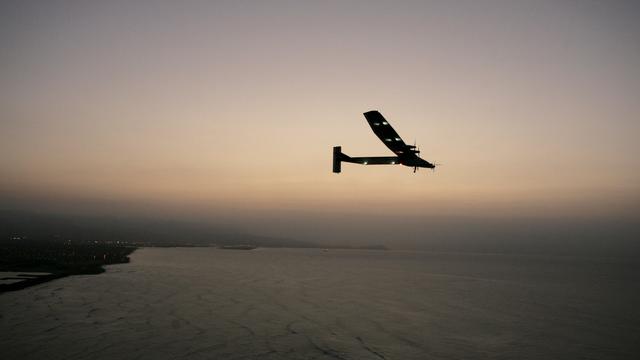 Solar Impulse 2 lors de tests début mars 2016 [Reuters - Hugh Gentry]