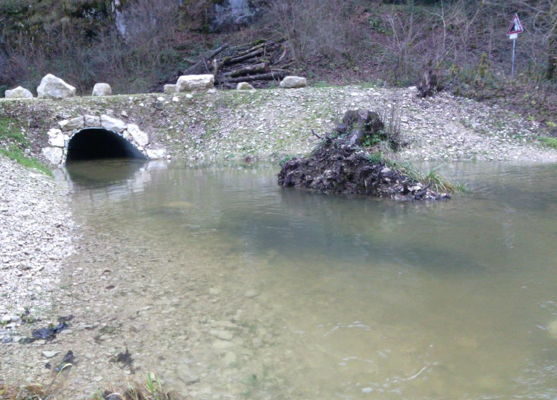 Le Doubs au passage du bief de Vautenaivre après les travaux. [Office jurassien de l'environnement]