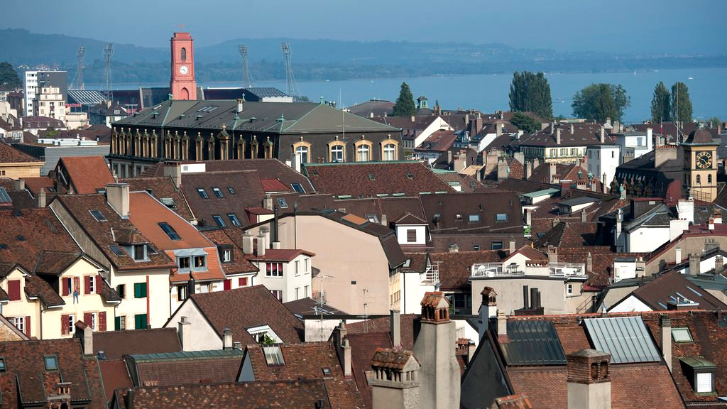 Les toits de la ville de Neuchâtel. [Keystone - Laurent Gillieron]