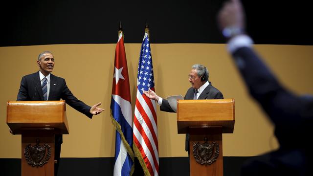 Barack Obama a dû interpeller Raoul Castro pour qu'il réponde à la question du journaliste. [Reuters/Keystone - Carlos Barria]