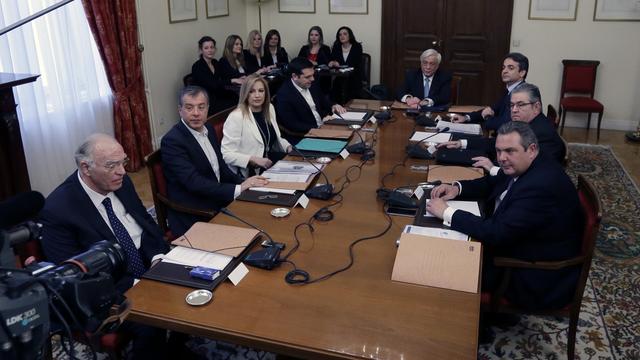 Vendredi, le premier ministre grec a réuni tous les chefs politiques du pays à l’exception du parti néo nazi grec Aube dorée pour trouver une plateforme commune sur la migration. [Keystone - Thanassis Stavrakis - AP Photo]