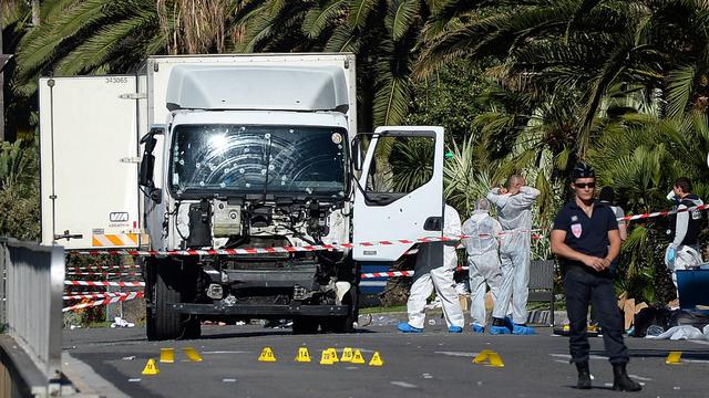 Le camion meurtrier de Nice le 15 juillet 2016, au lendemain de l'attentat qui a fait 85 morts. [DPA/Andreas Gebert]