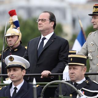 François Hollande lors du défilé du 14 juillet sur les Champs Elysées à Paris. [AP/Keystone - Stephane de Sakutin]