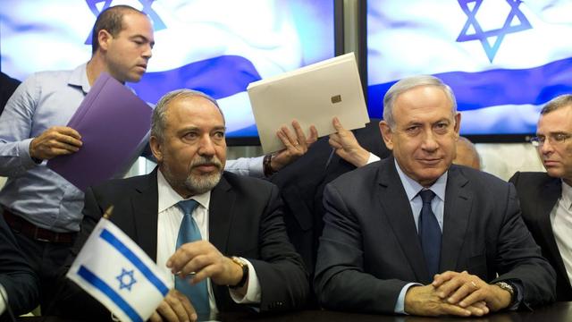 Avigdor Lieberman (gauche) et Benjamin Netanyahu (droite), ce 25 mai 2016 à Jàrusalem.