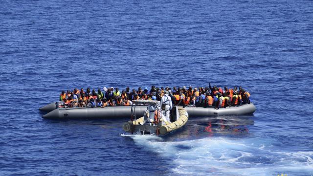 (Image d'archive). Vue d'une opération de sauvetage de migrants effectuée ici par la marine militaire italienne, le 11 avril 2016. [Italy's Marina Militare]