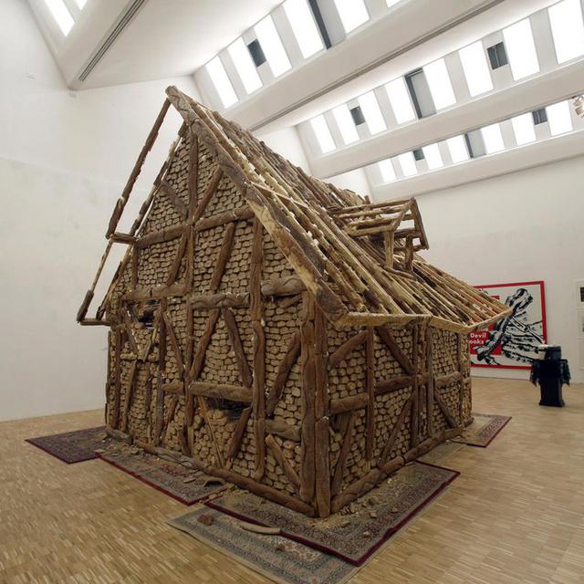 La "maison de pain" de l'artiste suisse Urs Fischer, ici exposée à l'Expo universelle de Milan en 2015. [EPA/MATTEO BAZZI]