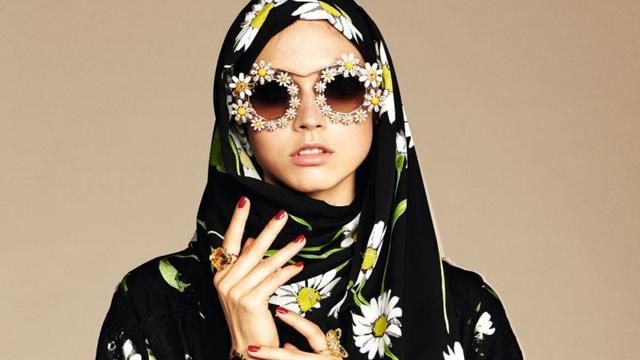 Un vêtement de la ligne Abaya de Dolce & Gabbana.