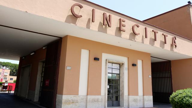 Entrée des studios Cinecittà, Rome. [CC BY-SA 3.0 - JRibaX]