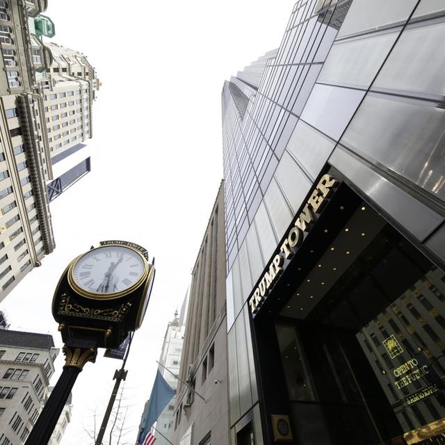 Entrée de la Trump Tower sur la 5e Avenue à New York. [AP Photo / Keystone - Mark Lennihan]