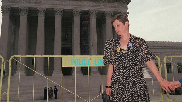 Jane Norma, de son vrai nom Norma McCorvey, devant la Cour suprême en 1989. [AP Photo - Barry Thumma]