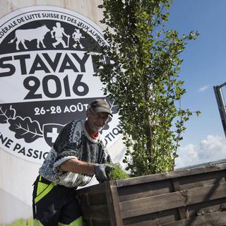 Un ouvrier sur le site d'Estavayer 2016. [Keystone - Jean-Christophe Bott]