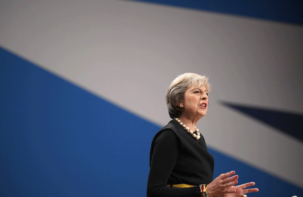 Theresa May a annoncé la sortie de l'Europe du Royaume-Unis avant "fin mars 2017".