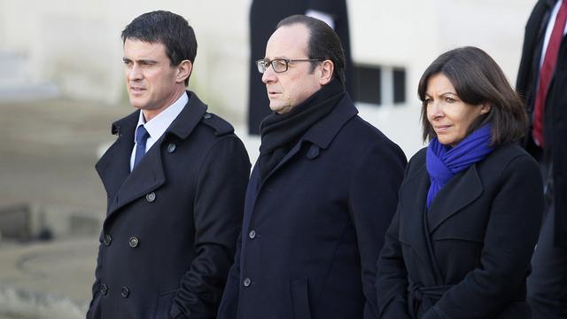 En présence de la maire de Paris Anne Hidalgo et du Premier ministre Manuel Valls, François Hollande a rendu hommage aux victimes des attentats de janvier (photo datée du 11 janvier 2015).