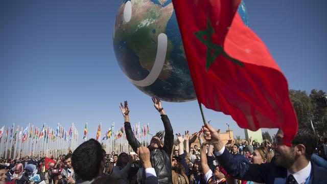 Les négociateurs ont mis un point final à Marrakech à la 22e conférence de l'ONU sur le climat, le vendredi 18 novembre 2016. [AFP - FADEL SENNA]