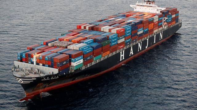 Un porte-container bloqué au large du port Long Beach, en Californie, le 8 septembre 2016. [Reuters - Lucy Nicholson]