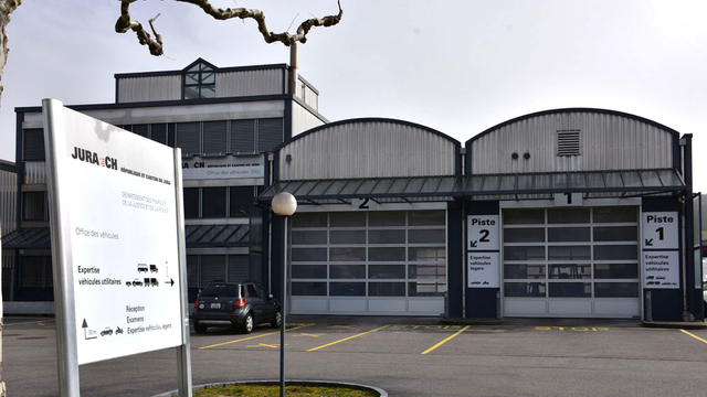 L'Office des véhicules du Canton du Jura (OVJ) ne sera pas externalisé. [RTS - Gaël Klein]