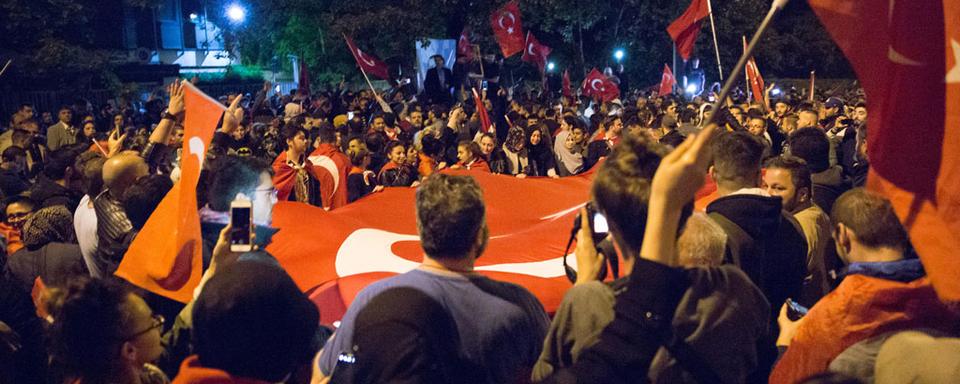 La population turque est descendu dans la rue à l'appel du président Recep Tayyip Erdogan. [AFP - David Speier - NurPhoto]