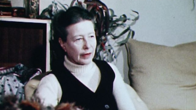 Simone de Beauvoir chez elle en 1970 [RTS]