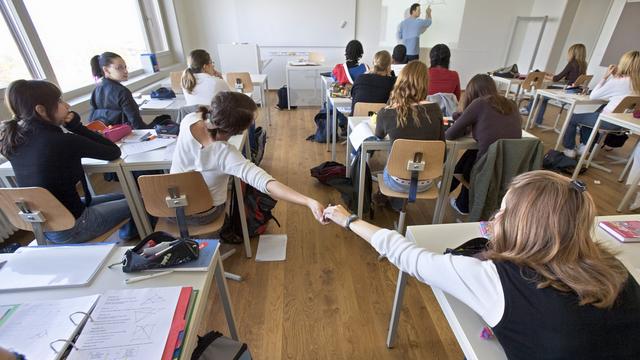 Le syndicat annonce la réalisation d'une étude sur l'état de santé du corps enseignant romand. [Keystone - Gaëtan Bally]