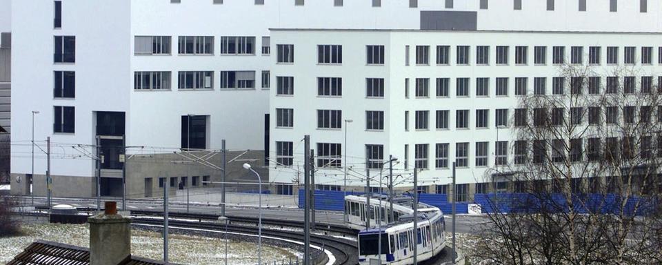 L'horaire décalé des cours de l'UNIL et de l'EPFL a permis de gagner 25% de capacité sur le métro M1. [Keystone - Laurent Gilliéron]