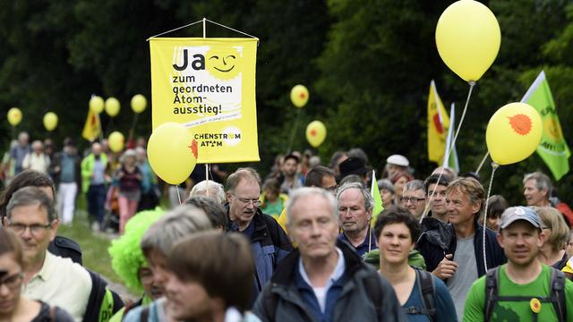 Les participants à la manifestation nationale pour l'abandon programmé du nucléaire à Stilli (AG). [Walter Bieri]