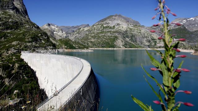 La 17e étape du Tour de France se terminera au barrage d'Emosson. [Keystone - Jean-Christophe Bott]