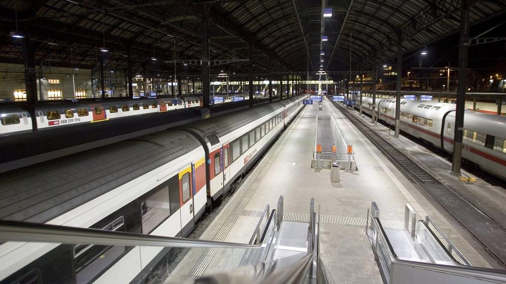 Le canton de Bâle-Ville veut préfinancer un RER sous la cité rhénane. [Keystone - Patrick Straub]