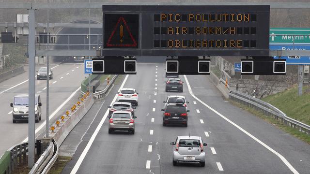 L'autoroute de contournement de Genève est saturée, avec 86% de trafic d'agglomération et seulement 14% de trafic de transit. [Salvatore Di Nolfi]