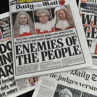 La semaine passée, le Daily Mail a traité d’ennemis du peuple les trois juges qui avaient statué que l’activation de la sortie de l’UE ne pouvait se faire sans l’aval du parlement. [AFP - Benjamin Fathers]
