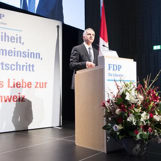 Didier Burkhalter lors de son discours à Thun à l'assemblée des délégués du PLR. [keystone - Anthony Anex]