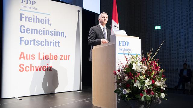 Didier Burkhalter lors de son discours à Thun à l'assemblée des délégués du PLR. [keystone - Anthony Anex]