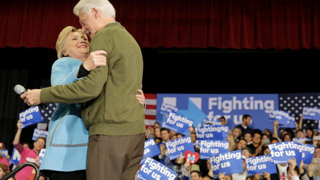 Le couple Clinton lors d'un meeting dans le New Hampshire, le 9 février. [Brian Snyder]